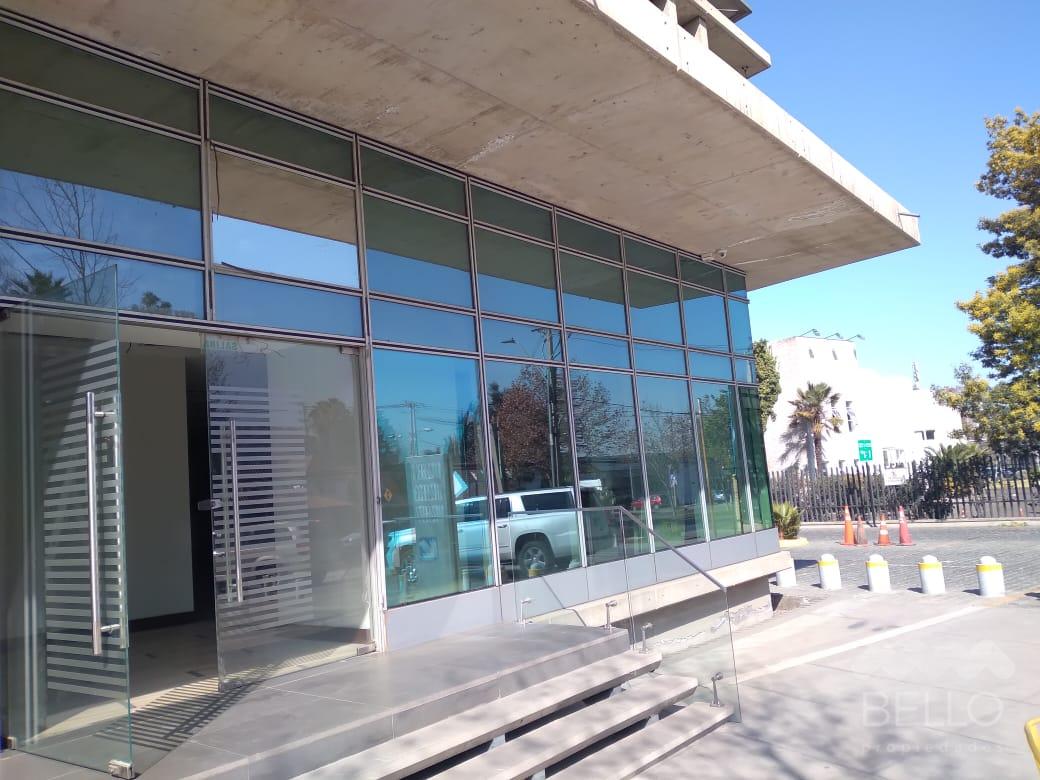 Arriendo Local habilitado Av. Las Condes San Damian 217 m2 UF 148