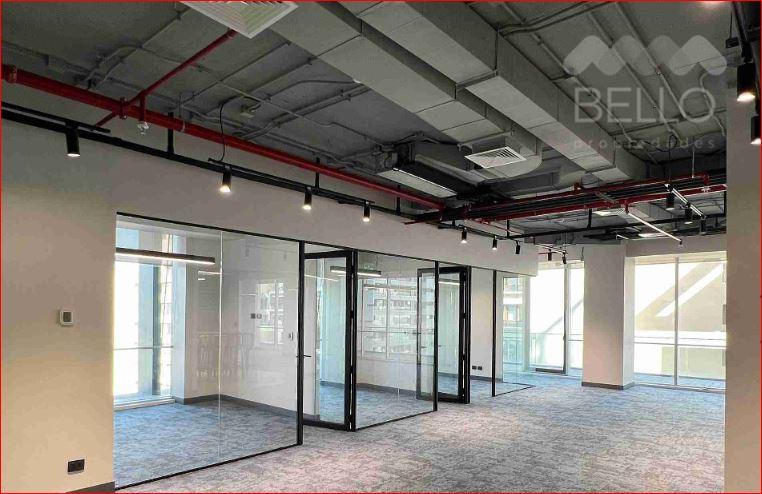 Arrienda Oficina Av. Las Condes – San Damian a  186 m2 UF 90 Vitacura 