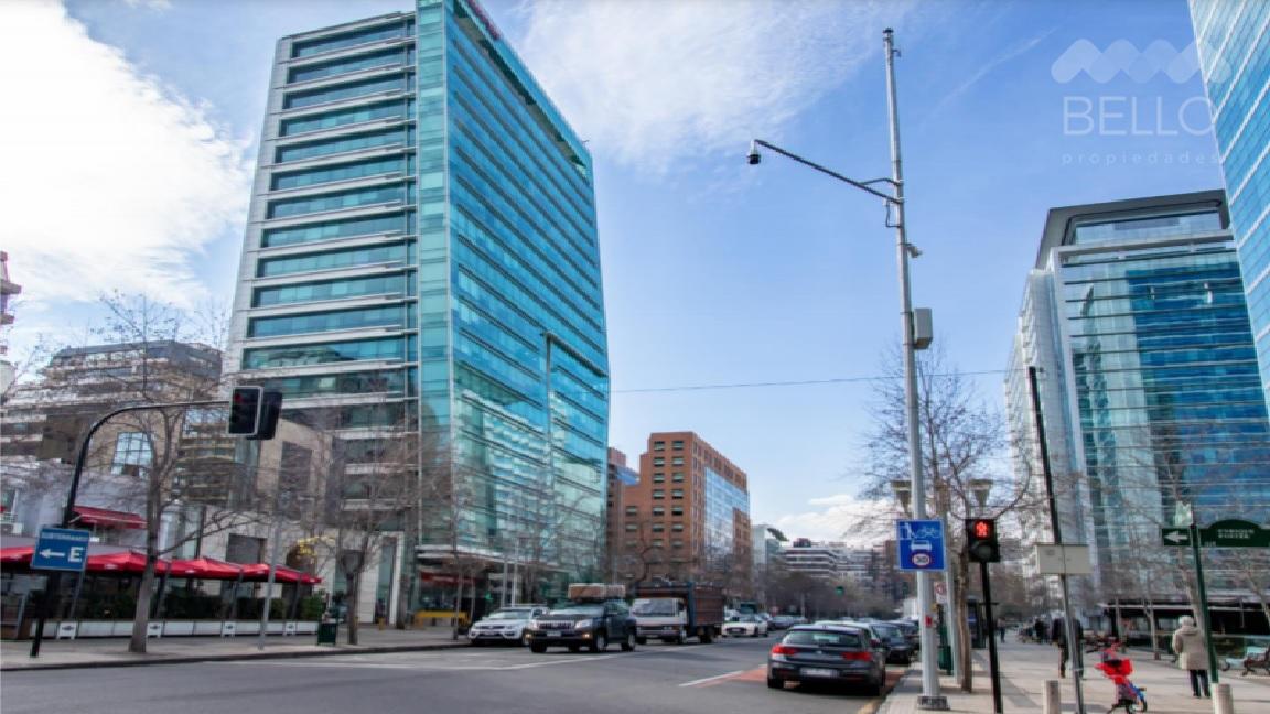 Arrienda Oficina 352 m2 UF 158 Sector El Golf  Las Condes