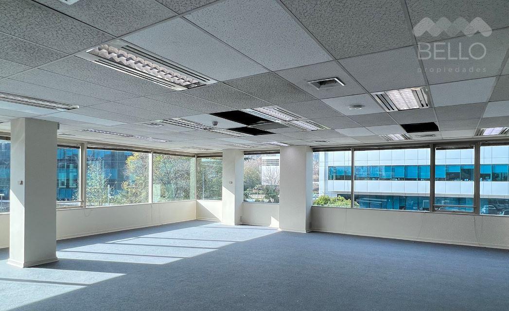 Arrienda Oficina Ciudad Empresarial 352 m2 UF 106 Huechuraba